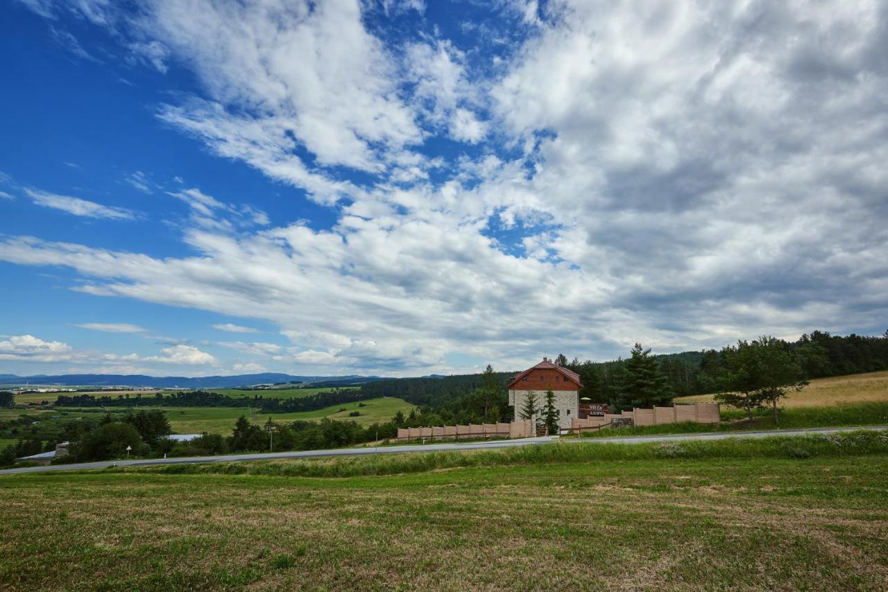 Lupu Bed & Breakfast Smizany